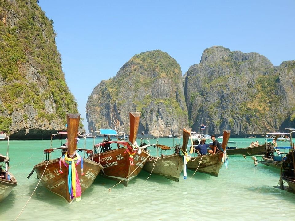 Picture of many boats in Phi Phi Islands